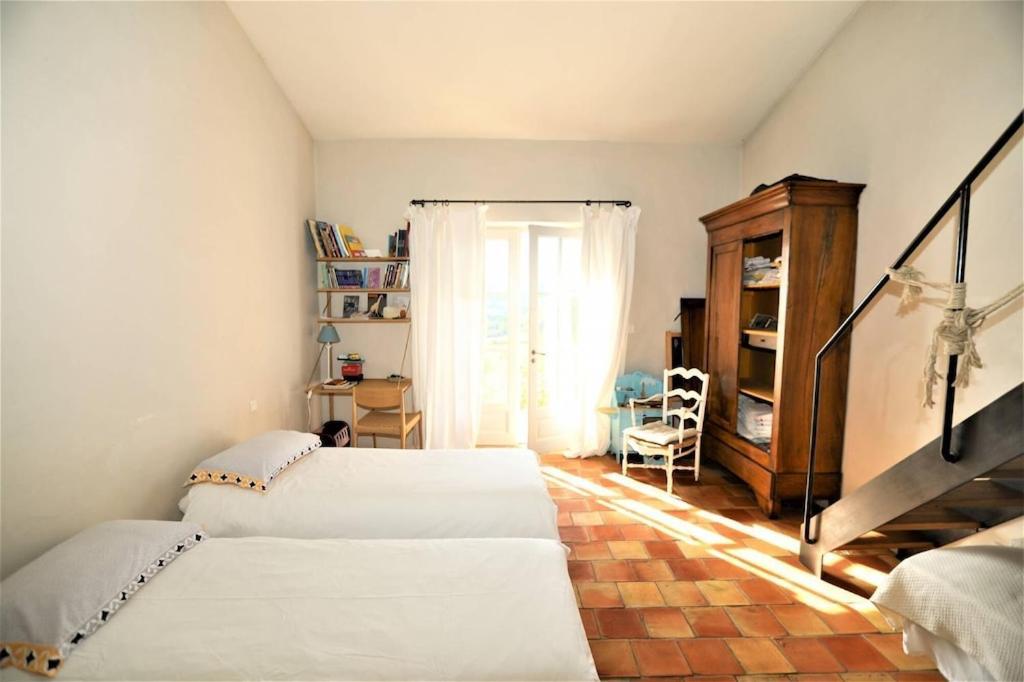 In Gordes, Facing The Entire Luberon Park A Beautiful 5 Bedrooms House Eksteriør bilde